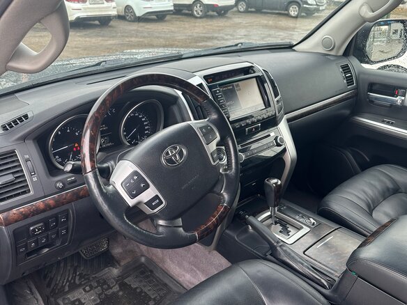 2015 Toyota Land Cruiser 200 Series Рестайлинг 1, чёрный, 4300000 рублей - вид 6
