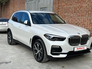 2020 BMW X5 25d IV (G05/G18), белый, 4900000 рублей, вид 2