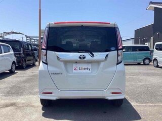 2022 Toyota Roomy I Рестайлинг, белый, 900000 рублей, вид 5
