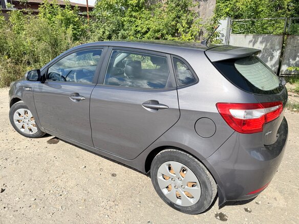 2013 Kia Rio III, серый, 790000 рублей - вид 1