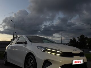 2022 Kia Cerato IV Рестайлинг, белый, 2050000 рублей, вид 2
