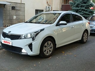 2020 Kia Rio IV Рестайлинг, белый, 1150000 рублей, вид 1