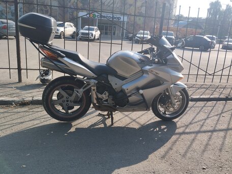 2004 Honda VFR 800, серебристый, 399000 рублей, вид 1