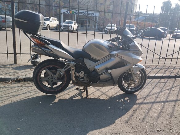 2004 Honda VFR 800, серебристый, 399000 рублей