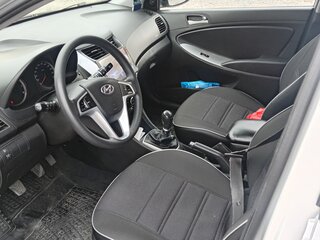 2015 Hyundai Solaris I Рестайлинг, серебристый, 900000 рублей, вид 5