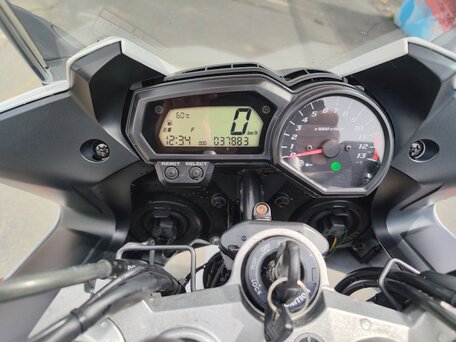 2011 Yamaha FZ1, белый, 655000 рублей, вид 3