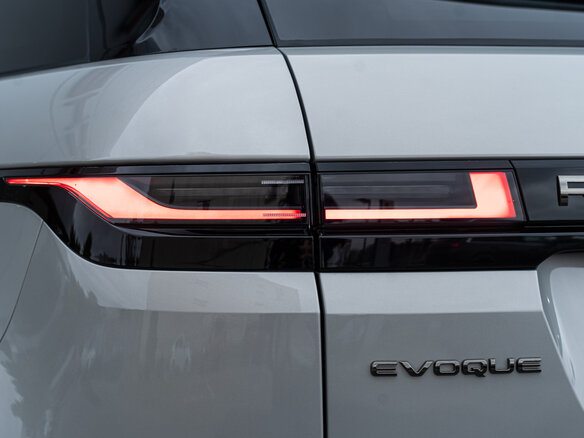 2025 Land Rover Range Rover Evoque L II Рестайлинг, серый, 6599500 рублей - вид 14
