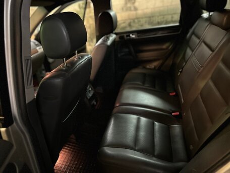 2008 Volkswagen Touareg I Рестайлинг, серебристый, 830000 рублей, вид 4