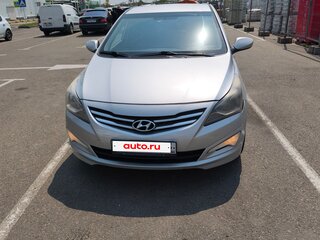 2015 Hyundai Solaris I Рестайлинг, серебристый, 980000 рублей, вид 2