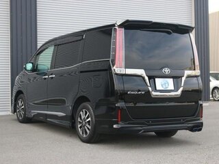 2019 Toyota Esquire I Рестайлинг, чёрный, 2465400 рублей, вид 4