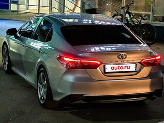 2018 Toyota Camry VIII (XV70), серебристый, 2500000 рублей, вид 4