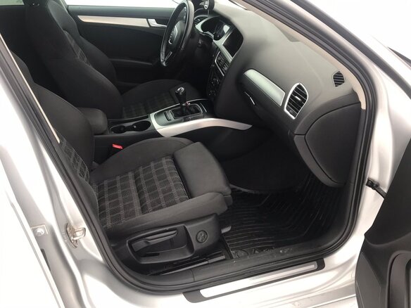 2010 Audi A4 IV (B8), серебристый, 1100000 рублей - вид 10