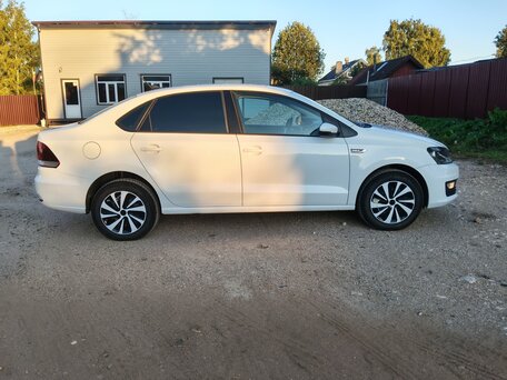 2019 Volkswagen Polo V Рестайлинг, белый, 1000000 рублей, вид 4