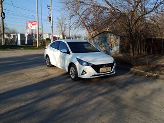2021 Hyundai Solaris II Рестайлинг, белый, 1630000 рублей, вид 1