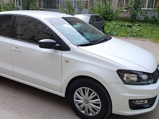 2018 Volkswagen Polo V Рестайлинг, белый, 935000 рублей, вид 3