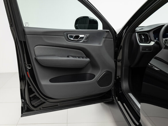2026 Volvo XC60 II Рестайлинг 2, чёрный, 5990000 рублей - вид 7