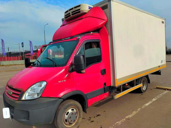 2008 Iveco Daily, красный, 1400000 рублей - вид 5