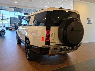 2022 Land Rover Defender 130 II, белый, 11200000 рублей, вид 2