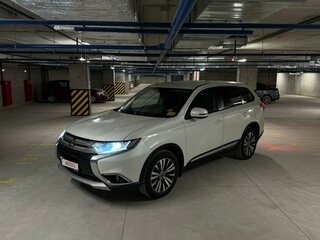 2016 Mitsubishi Outlander III Рестайлинг 2, белый, 2200000 рублей, вид 2
