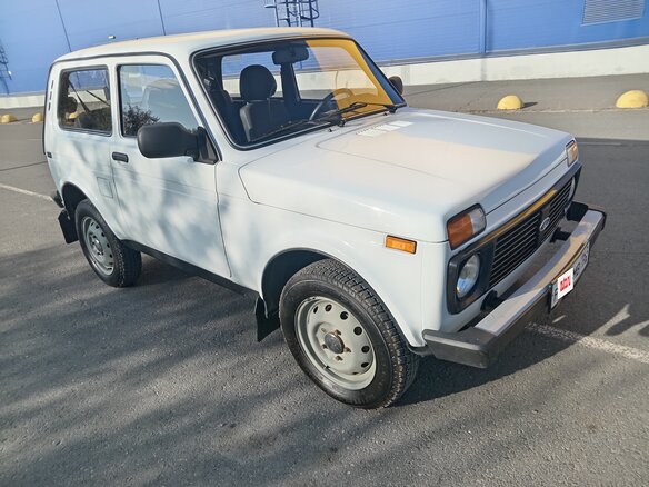 2012 Lada (ВАЗ) 2121 (4x4) I Рестайлинг, белый, 415000 рублей - вид 1
