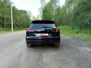 2018 Volkswagen Touareg III, чёрный, 5280000 рублей, вид 4