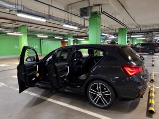 2018 BMW 1 серии 118i II (F20/F21) Рестайлинг 2, чёрный, 2000000 рублей, вид 4