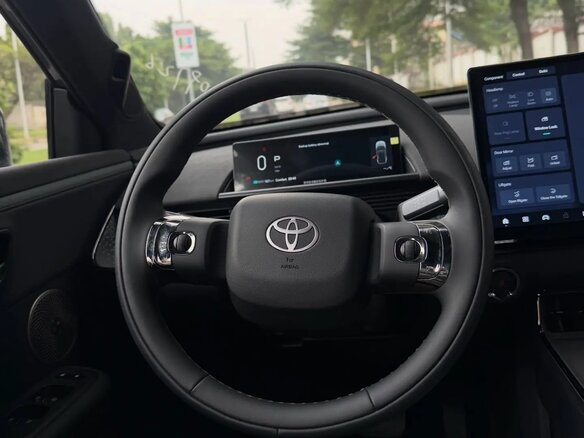 2026 Toyota bZ3X 58.3 kWh, серый, 2760000 рублей - вид 7