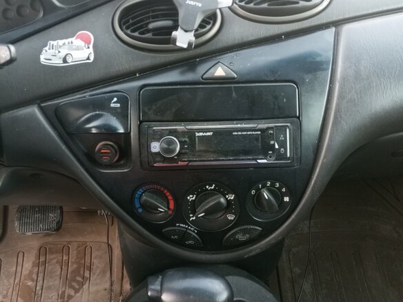 2002 Ford Focus I (North America), белый, 310000 рублей - вид 4