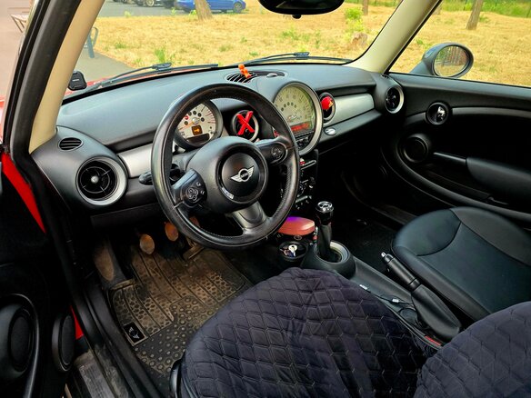 2013 Mini Hatch Cooper II (R56) Рестайлинг, красный, 900000 рублей - вид 13