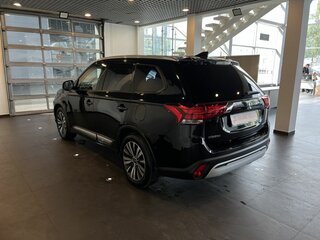 2018 Mitsubishi Outlander III Рестайлинг 3, чёрный, 1899000 рублей, вид 5