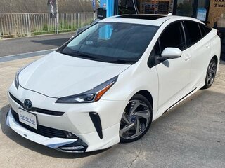 2022 Toyota Prius IV Рестайлинг (XW50), белый, 1450005 рублей, вид 1