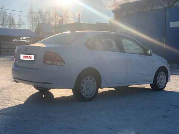 2017 Volkswagen Polo V Рестайлинг, белый, 1100000 рублей - вид 6