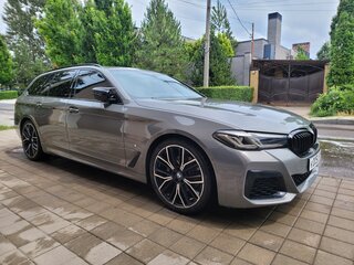 2020 BMW 5 серии 520d xDrive VII (G30/G31/G38) Рестайлинг, серый, 5350000 рублей, вид 3