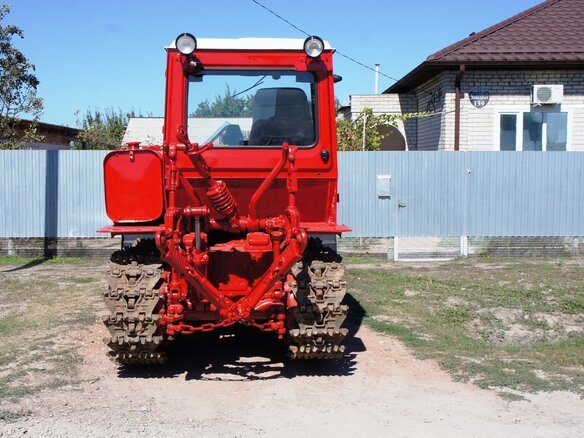 2002 ВгТЗ ДТ-75/ДЗ-42, красный - вид 6