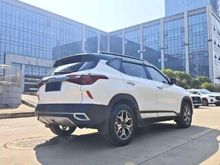 2022 Kia KX3, белый, 1720000 рублей, вид 4