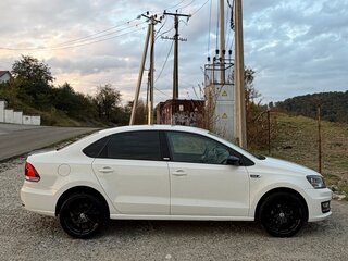 2017 Volkswagen Polo V Рестайлинг, белый, 899000 рублей, вид 4