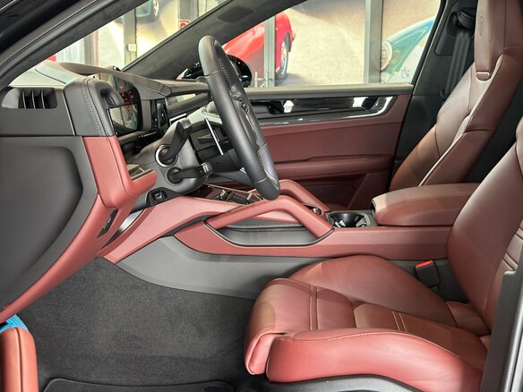 2026 Porsche Cayenne GTS Coupé III Рестайлинг, чёрный - вид 7