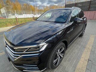 2019 Volkswagen Touareg III, чёрный, 5000000 рублей, вид 1