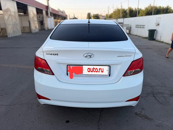 2014 Hyundai Solaris I Рестайлинг, белый, 920000 рублей - вид 4