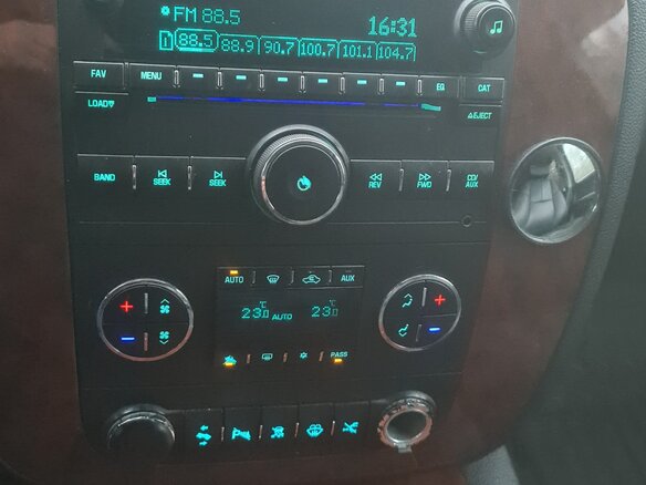 2008 Chevrolet Tahoe III, чёрный, 2350000 рублей - вид 19