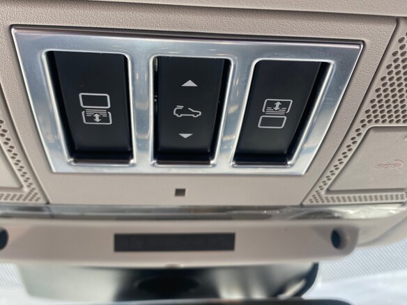 2019 Land Rover Discovery V, белый, 3500000 рублей - вид 8