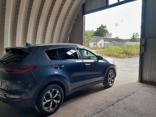 2018 Kia Sportage IV Рестайлинг, синий, 2370000 рублей, вид 3