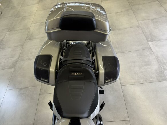 2023 Harley-Davidson CVO Street Glide, серебристый, 3850000 рублей - вид 17