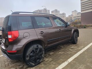 2014 Skoda Yeti I Рестайлинг, коричневый, 1300000 рублей, вид 3