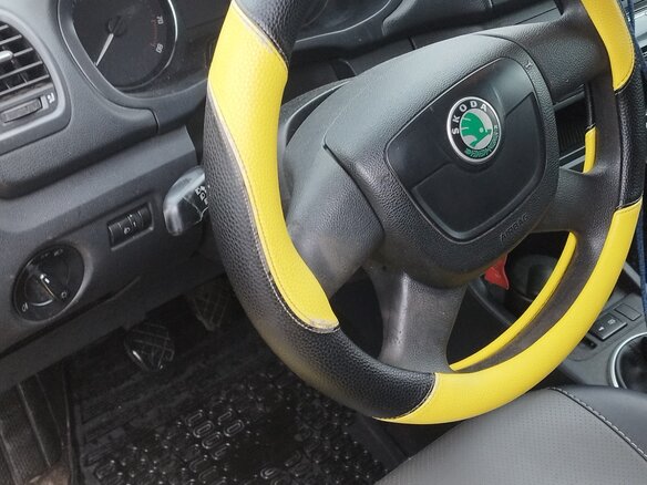 2011 Skoda Fabia II Рестайлинг, жёлтый, 250000 рублей - вид 11