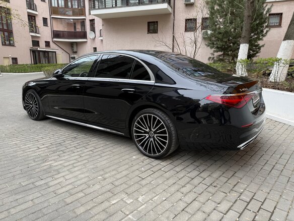 2021 Mercedes-Benz S-Класс 450 Long 4MATIC VII (W223), чёрный, 10000000 рублей - вид 4