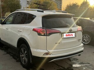 2017 Toyota RAV4 IV (XA40) Рестайлинг, белый, 2200000 рублей, вид 4