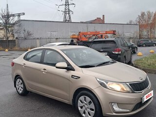2013 Kia Rio 5-speed III, бежевый, 850000 рублей, вид 1