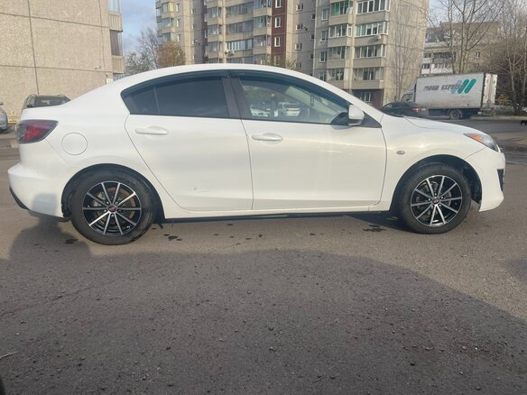 2011 Mazda 3 II (BL) Рестайлинг, белый, 700000 рублей - вид 2