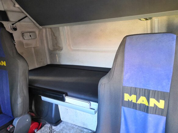 2012 MAN TGS, красный, 2750000 рублей - вид 5